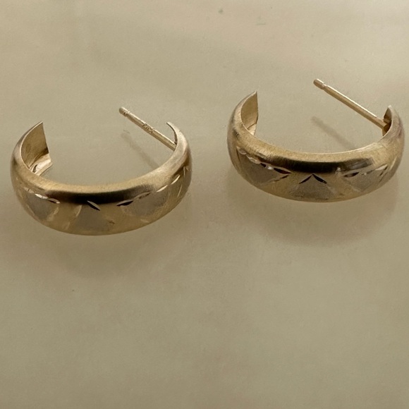 14k Solid Gold Two Toned Etched Post Earrings - Picture 6 of 16